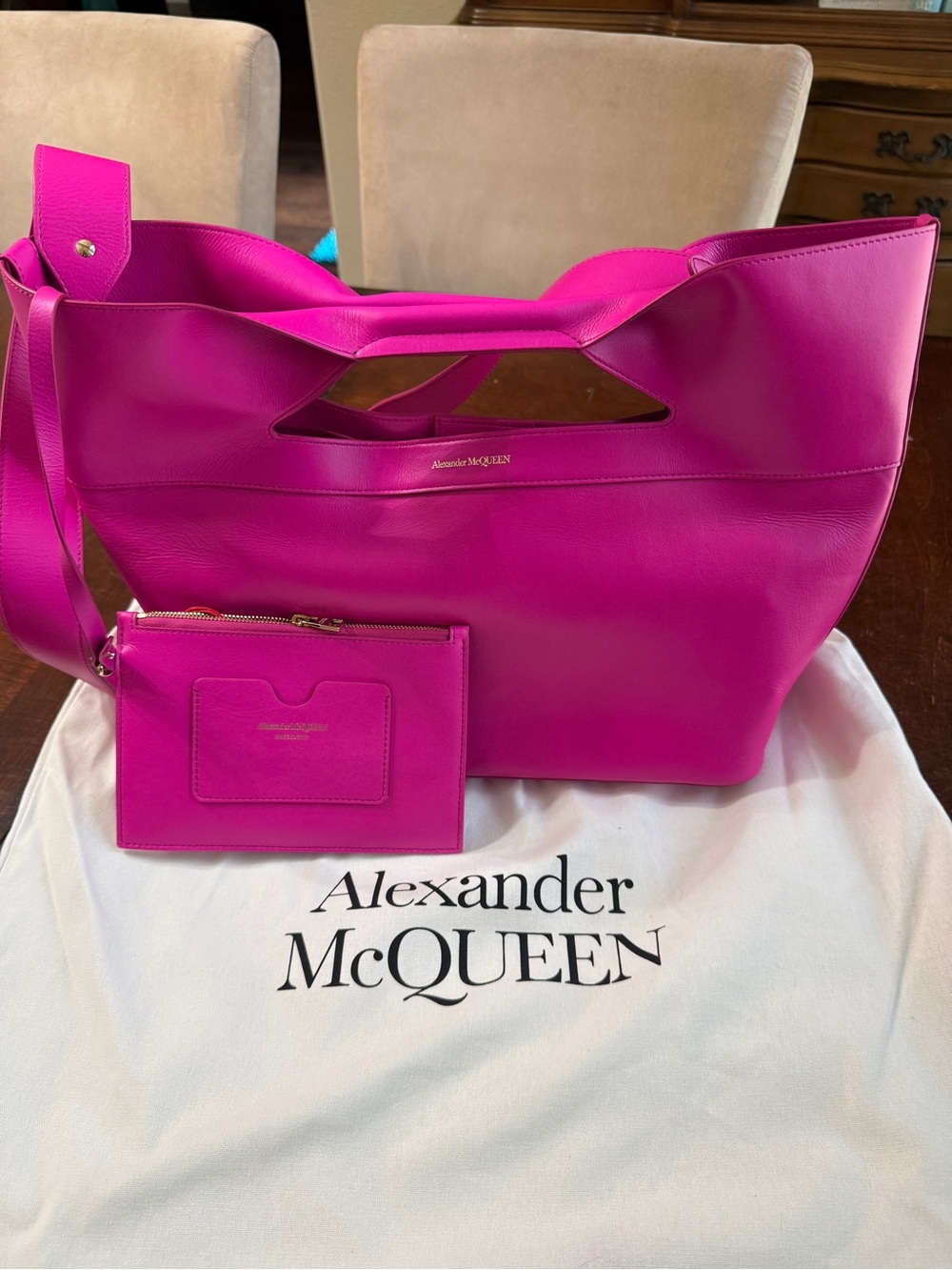 Alexander McQUEEN The Bow Bag Women's Fuchsia Leather Tote with Pouch